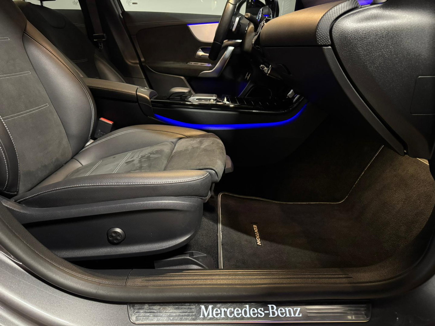 Mercedes-Benz A-Klasse 250 e Business Solution AMG PANO HUD CAM