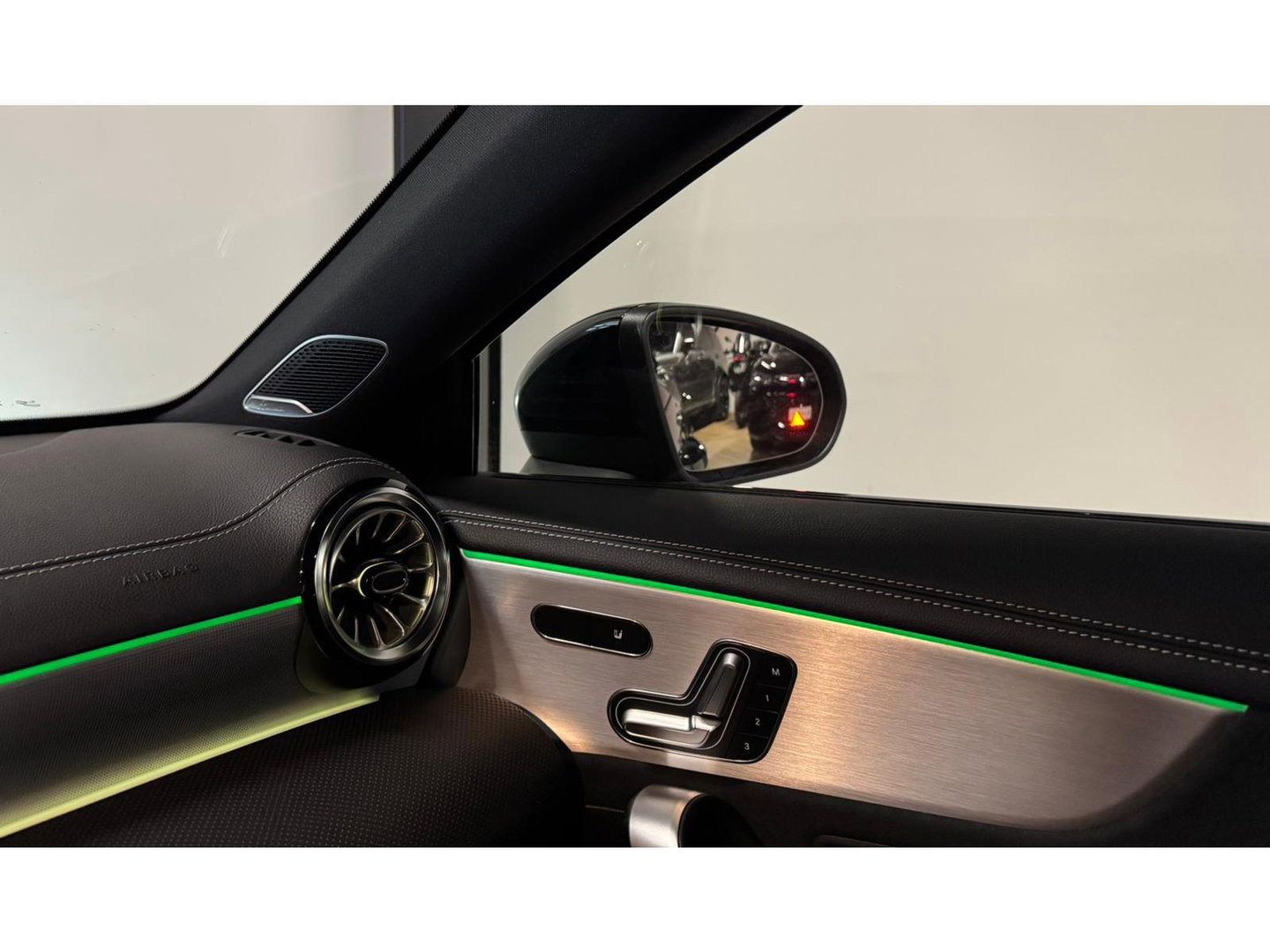 Mercedes-Benz A-Klasse 250 e Business Solution AMG PANO HUD CAM