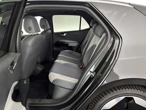 Volkswagen ID.3 First Max 58 kWh [ 3-Fase-11kW ] {SOH-87%} (INCL-BTW) *HEATPUMP | PANO | HEAD-UP | ADAPTIVE-CRUISE | IQ-LIGHTS | BLINDSPOT | CAMERA | KEYLESS | MICROFIBRE | AMBIENTLIGHT | NAVI-FULLMAP | DAB+ | ECC | HEATED-SPORTSEATS | DIGI-COCKPIT |