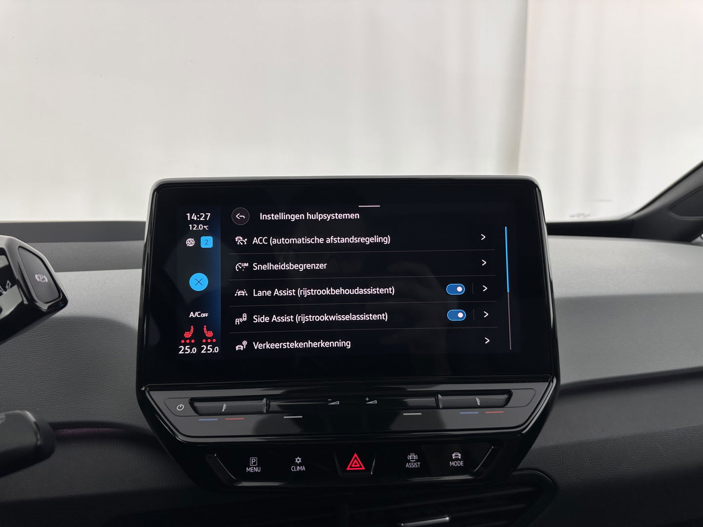 Volkswagen ID.3 First Max 58 kWh [ 3-Fase-11kW ] {SOH-87%} (INCL-BTW) *HEATPUMP | PANO | HEAD-UP | ADAPTIVE-CRUISE | IQ-LIGHTS | BLINDSPOT | CAMERA | KEYLESS | MICROFIBRE | AMBIENTLIGHT | NAVI-FULLMAP | DAB+ | ECC | HEATED-SPORTSEATS | DIGI-COCKPIT |