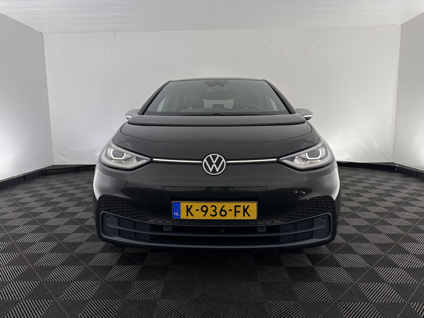 Volkswagen ID.3 First Max 58 kWh [ 3-Fase-11kW ] {SOH-87%} (INCL-BTW) *HEATPUMP | PANO | HEAD-UP | ADAPTIVE-CRUISE | IQ-LIGHTS | BLINDSPOT | CAMERA | KEYLESS | MICROFIBRE | AMBIENTLIGHT | NAVI-FULLMAP | DAB+ | ECC | HEATED-SPORTSEATS | DIGI-COCKPIT |