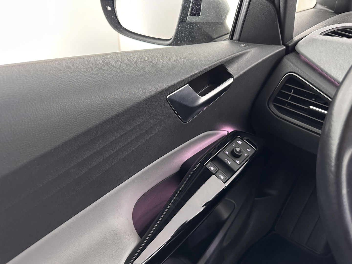 Volkswagen ID.3 First Max 58 kWh [ 3-Fase-11kW ] {SOH-87%} (INCL-BTW) *HEATPUMP | PANO | HEAD-UP | ADAPTIVE-CRUISE | IQ-LIGHTS | BLINDSPOT | CAMERA | KEYLESS | MICROFIBRE | AMBIENTLIGHT | NAVI-FULLMAP | DAB+ | ECC | HEATED-SPORTSEATS | DIGI-COCKPIT |