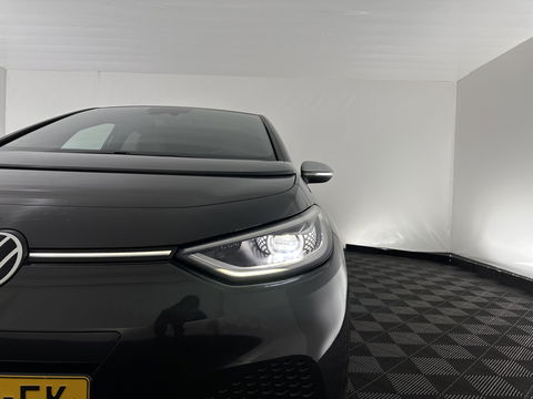 Volkswagen ID.3 First Max 58 kWh [ 3-Fase-11kW ] {SOH-87%} (INCL-BTW) *HEATPUMP | PANO | HEAD-UP | ADAPTIVE-CRUISE | IQ-LIGHTS | BLINDSPOT | CAMERA | KEYLESS | MICROFIBRE | AMBIENTLIGHT | NAVI-FULLMAP | DAB+ | ECC | HEATED-SPORTSEATS | DIGI-COCKPIT |