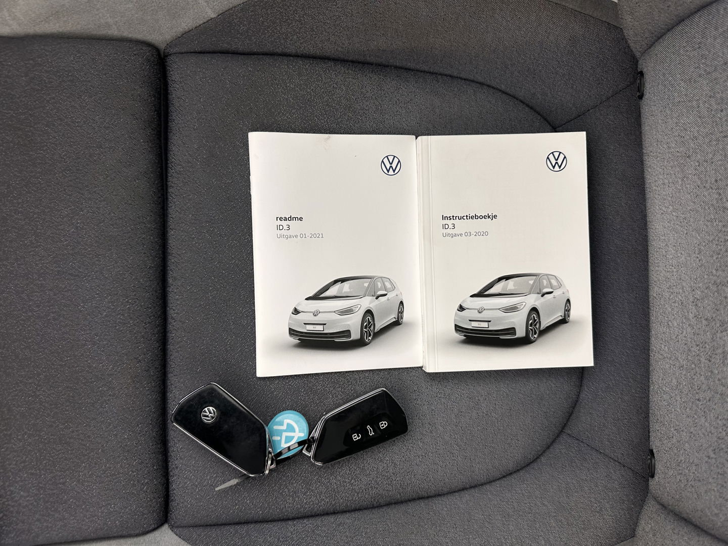 Volkswagen ID.3 First Max 58 kWh [ 3-Fase-11kW ] {SOH-87%} (INCL-BTW) *HEATPUMP | PANO | HEAD-UP | ADAPTIVE-CRUISE | IQ-LIGHTS | BLINDSPOT | CAMERA | KEYLESS | MICROFIBRE | AMBIENTLIGHT | NAVI-FULLMAP | DAB+ | ECC | HEATED-SPORTSEATS | DIGI-COCKPIT |