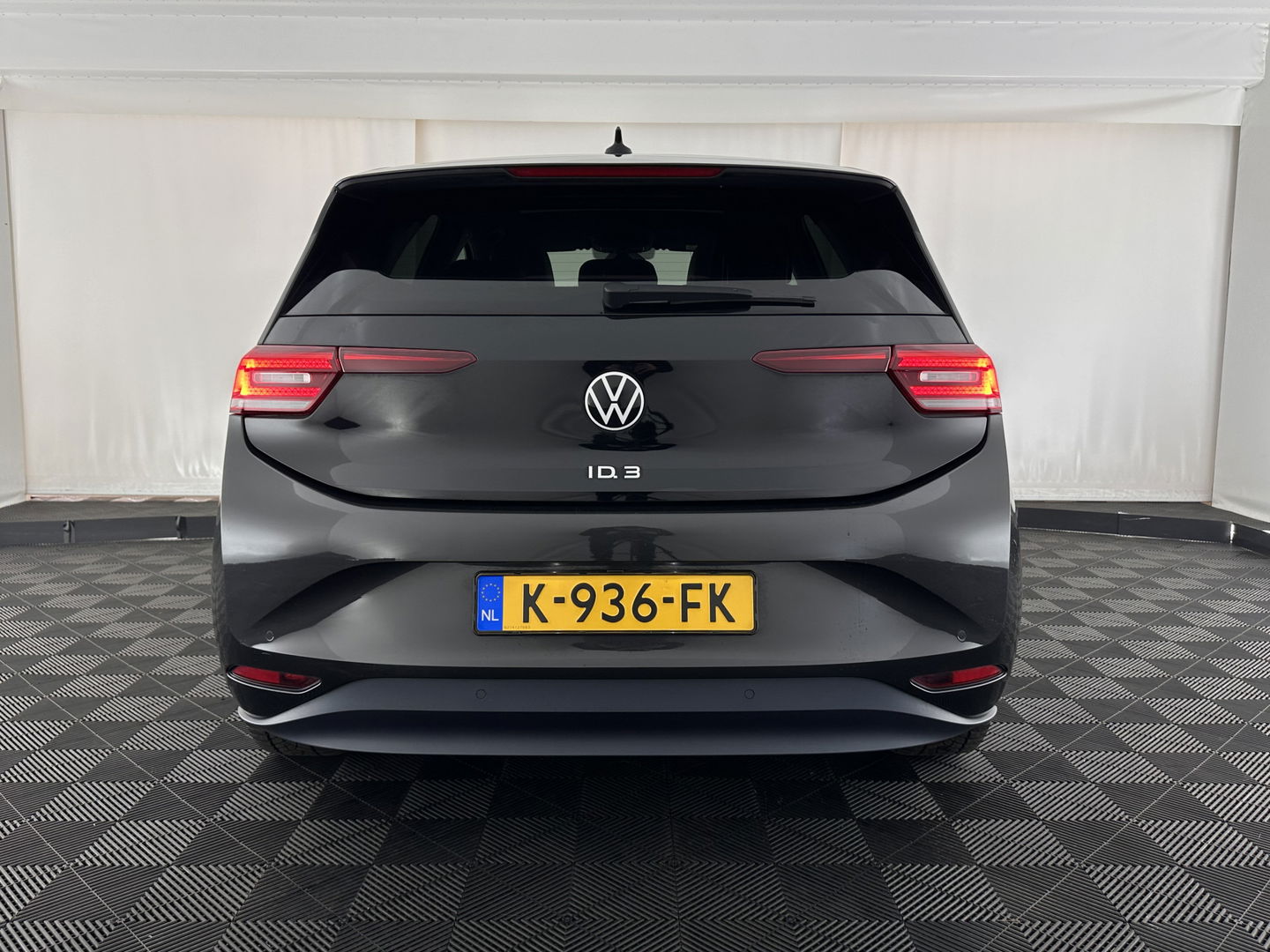 Volkswagen ID.3 First Max 58 kWh [ 3-Fase-11kW ] {SOH-87%} (INCL-BTW) *HEATPUMP | PANO | HEAD-UP | ADAPTIVE-CRUISE | IQ-LIGHTS | BLINDSPOT | CAMERA | KEYLESS | MICROFIBRE | AMBIENTLIGHT | NAVI-FULLMAP | DAB+ | ECC | HEATED-SPORTSEATS | DIGI-COCKPIT |