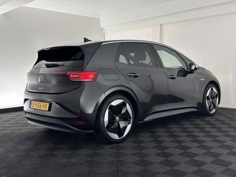 Volkswagen ID.3 First Max 58 kWh [ 3-Fase-11kW ] {SOH-87%} (INCL-BTW) *HEATPUMP | PANO | HEAD-UP | ADAPTIVE-CRUISE | IQ-LIGHTS | BLINDSPOT | CAMERA | KEYLESS | MICROFIBRE | AMBIENTLIGHT | NAVI-FULLMAP | DAB+ | ECC | HEATED-SPORTSEATS | DIGI-COCKPIT |