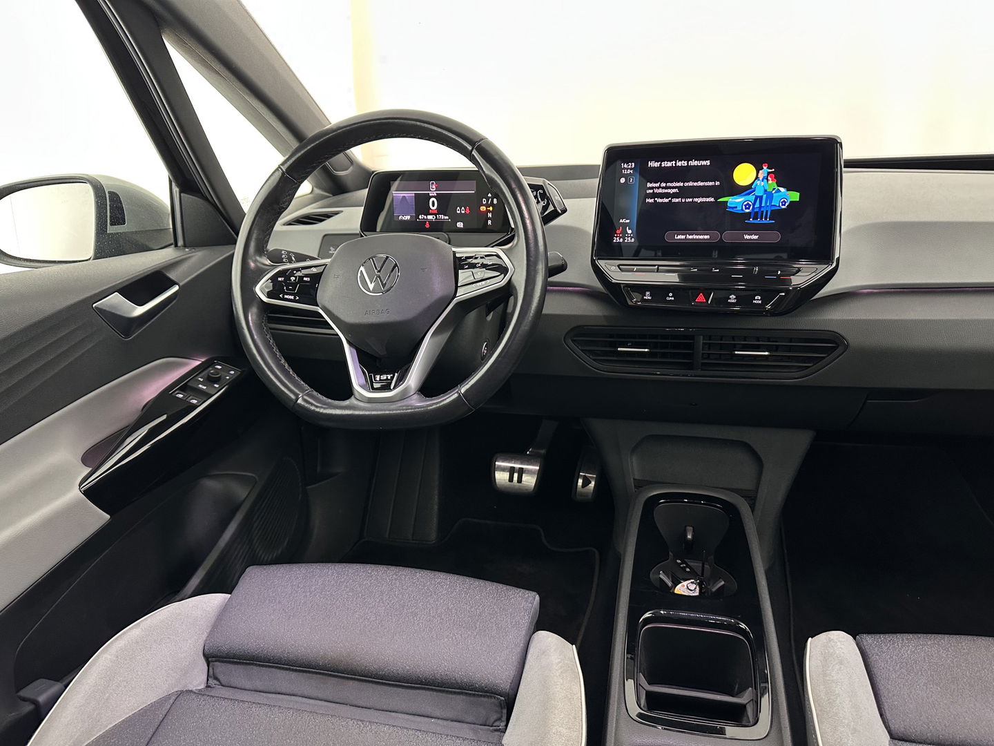 Volkswagen ID.3 First Max 58 kWh [ 3-Fase-11kW ] {SOH-87%} (INCL-BTW) *HEATPUMP | PANO | HEAD-UP | ADAPTIVE-CRUISE | IQ-LIGHTS | BLINDSPOT | CAMERA | KEYLESS | MICROFIBRE | AMBIENTLIGHT | NAVI-FULLMAP | DAB+ | ECC | HEATED-SPORTSEATS | DIGI-COCKPIT |