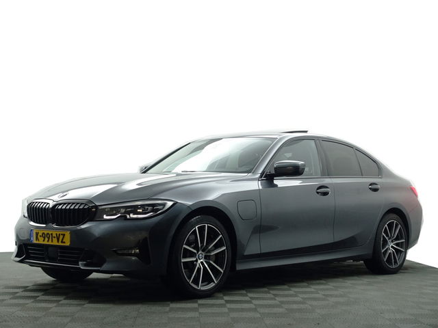 BMW 3 Serie - 330e M Sport Aut- Schuifdak, Sfeerverlichting, Xenon Led, Park Assist