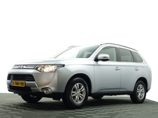 Mitsubishi Outlander - 2.0 150Pk Intense Aut- Navi, Clima, Trekhaak, Cruise, Park Assist, Bluetooth Multimedia