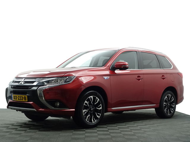 Mitsubishi Outlander - 2.0 PHEV Executive Edition Aut- Xenon Led, Stoelverwarming, Camera, Park Assist, Clima, Navi