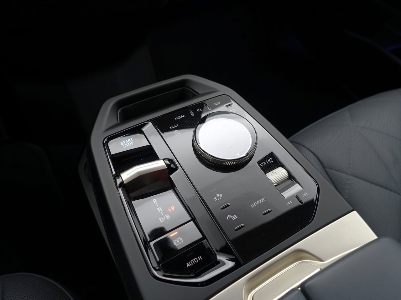 BMW iX