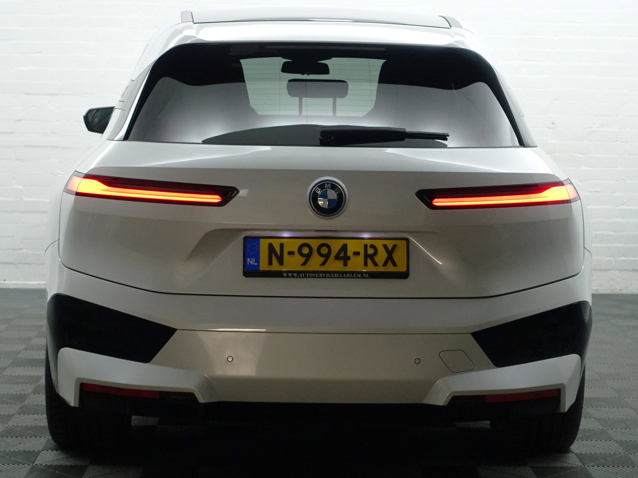 BMW iX