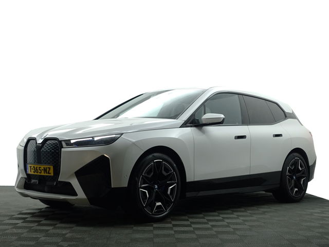 BMW iX - xDrive40 M Sport Plus 77 kWh- Stoelmassage, Harman Kardon, 360 Camera, Head Up, Memory Seats, Sfeerverlichting