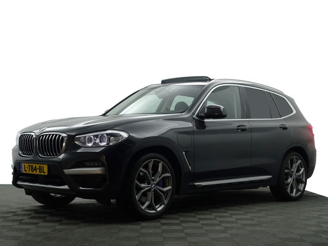 BMW X3 - xDrive30e High Executive Aut- Panoramadak, Stuur/Stoelverwarming, Sfeerverlichting, Standkachel, Sport Interieur