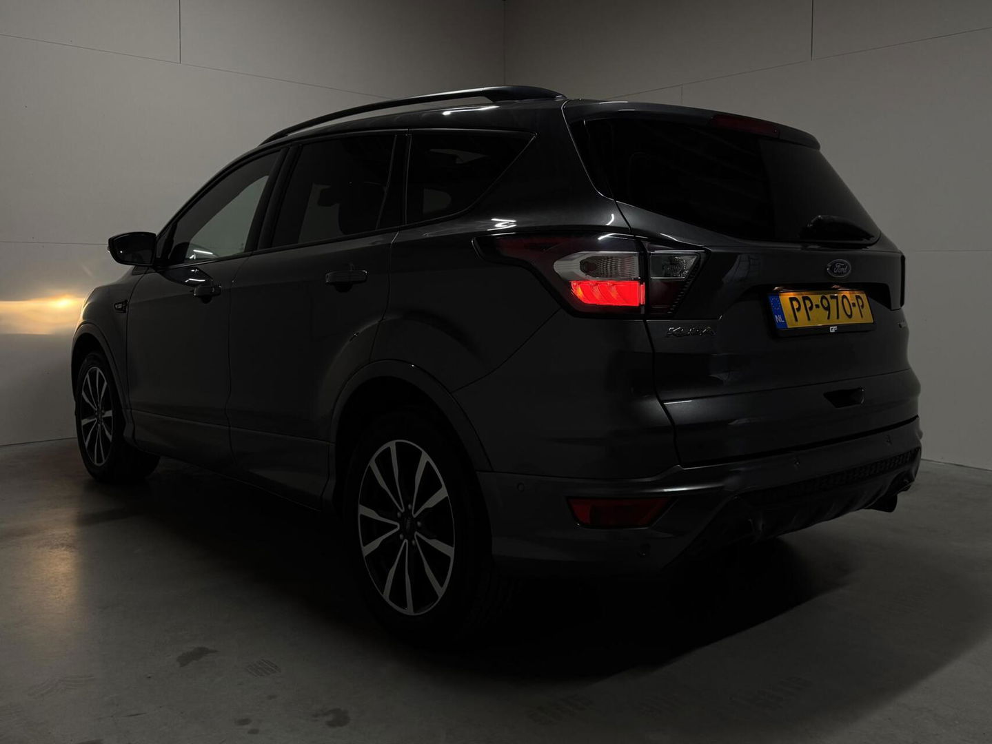 Ford Kuga 1.5 EcoBoost ST Line Pano Camera Carplay Winterpakket NAP