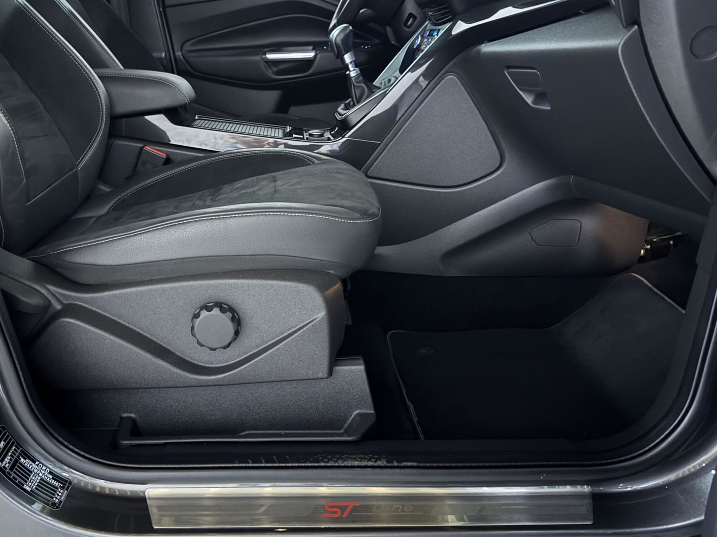 Ford Kuga 1.5 EcoBoost ST Line Pano Camera Carplay Winterpakket NAP