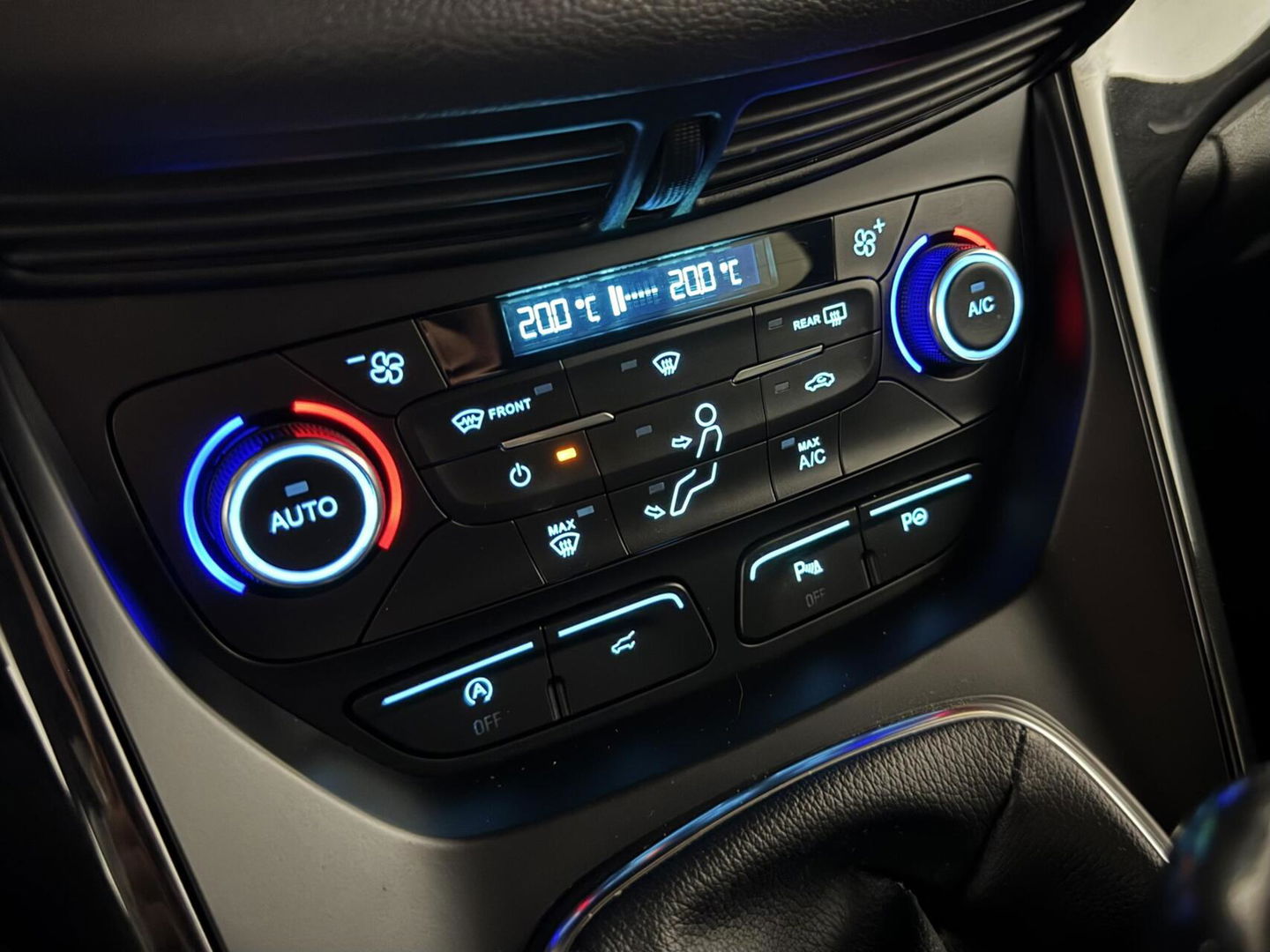 Ford Kuga 1.5 EcoBoost ST Line Pano Camera Carplay Winterpakket NAP