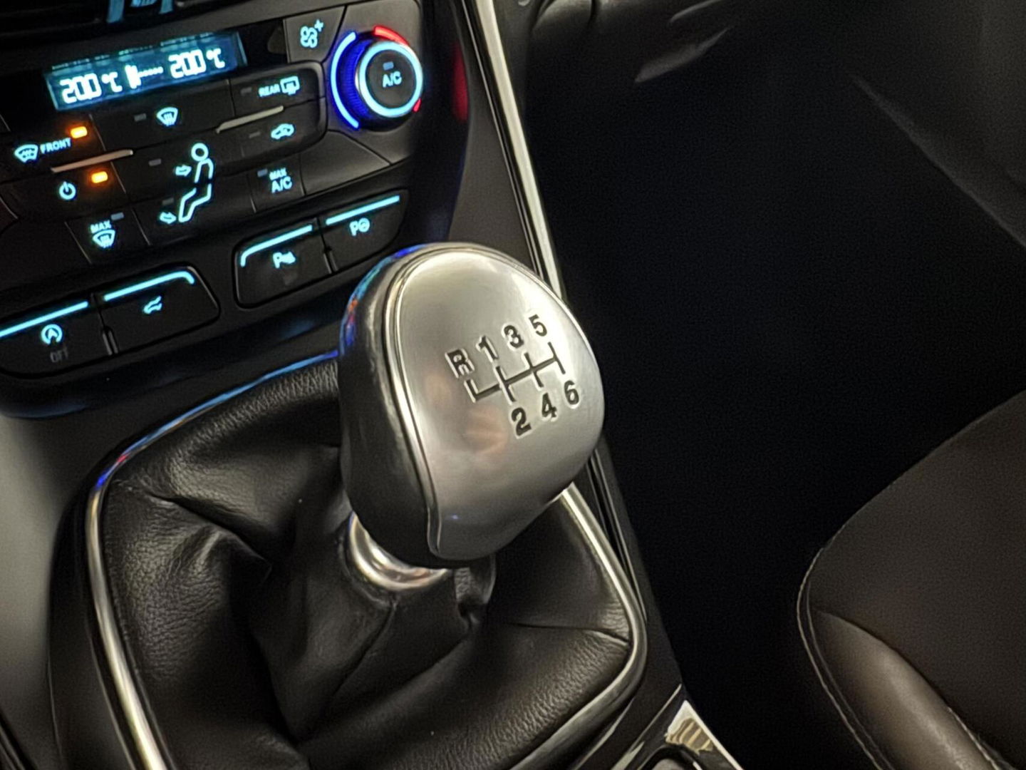 Ford Kuga 1.5 EcoBoost ST Line Pano Camera Carplay Winterpakket NAP