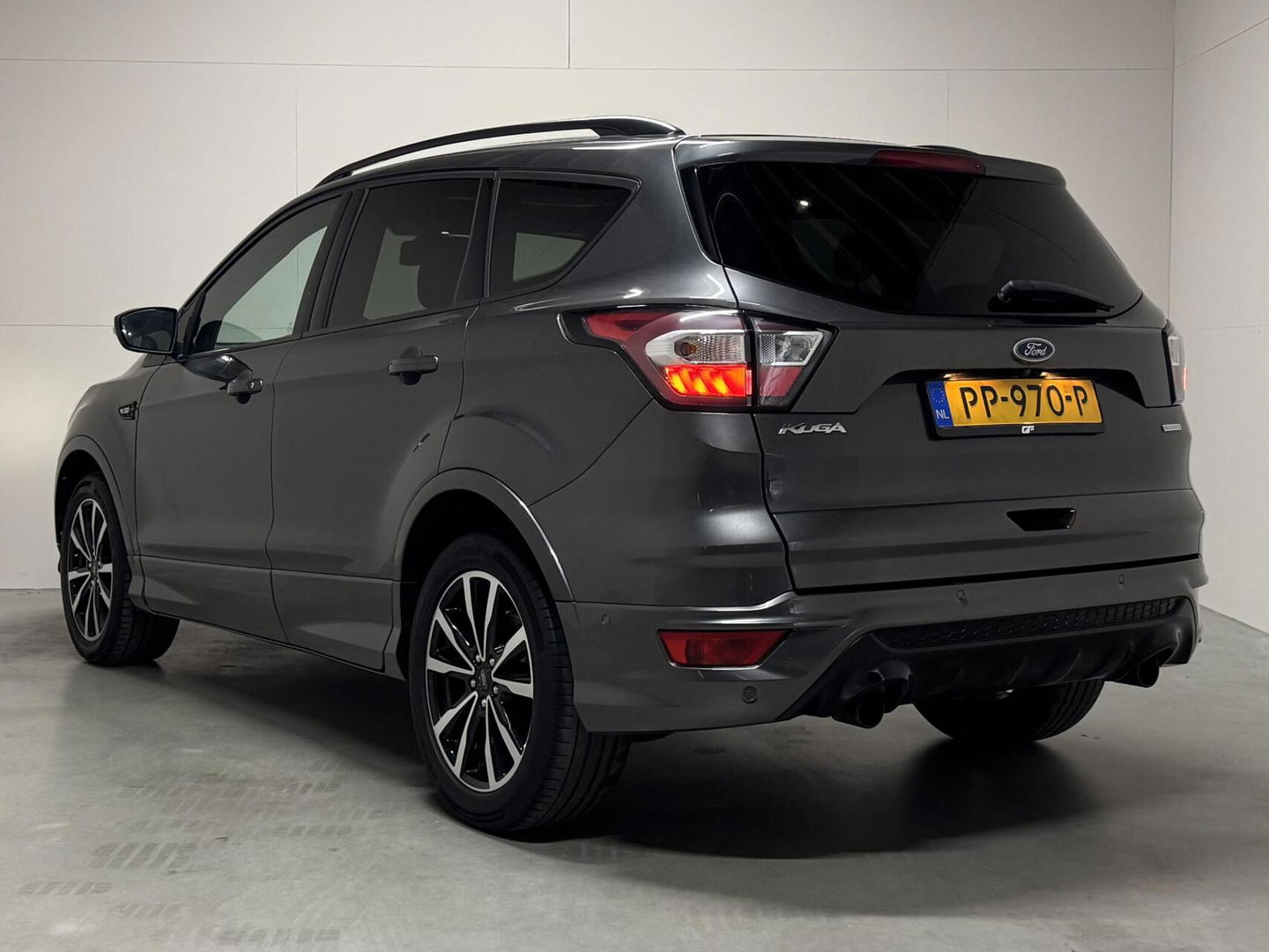 Ford Kuga 1.5 EcoBoost ST Line Pano Camera Carplay Winterpakket NAP