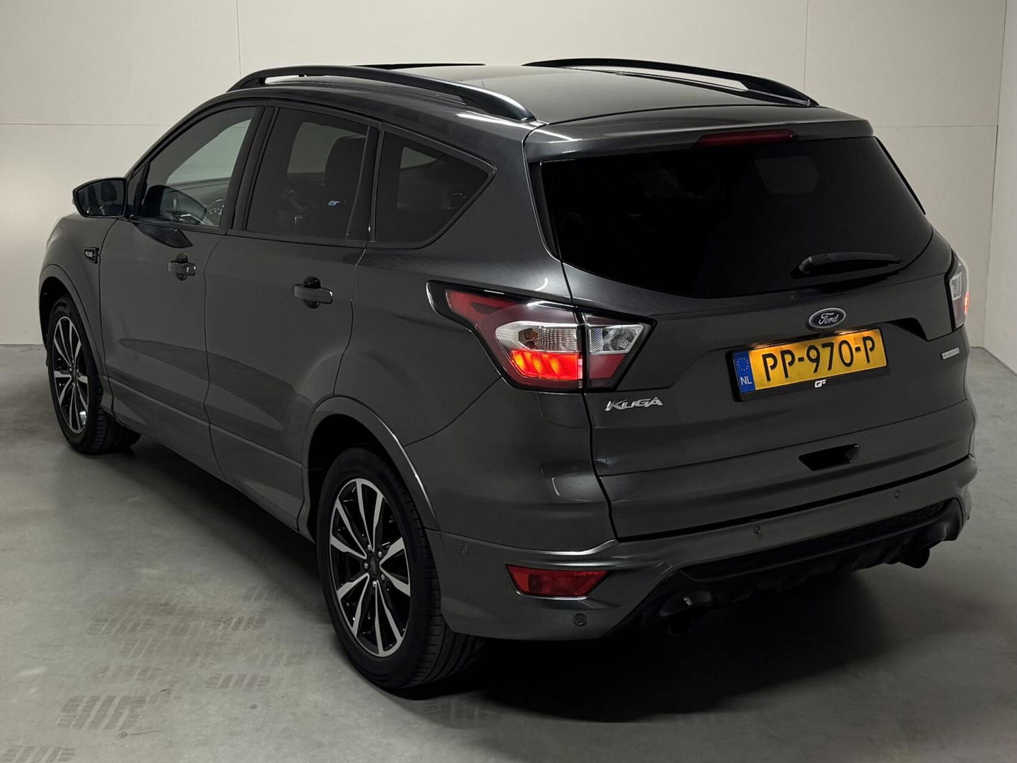 Ford Kuga 1.5 EcoBoost ST Line Pano Camera Carplay Winterpakket NAP