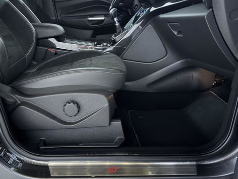 Ford Kuga 1.5 EcoBoost ST Line Pano Camera Carplay Winterpakket NAP