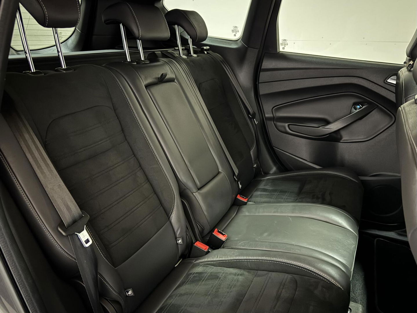 Ford Kuga 1.5 EcoBoost ST Line Pano Camera Carplay Winterpakket NAP