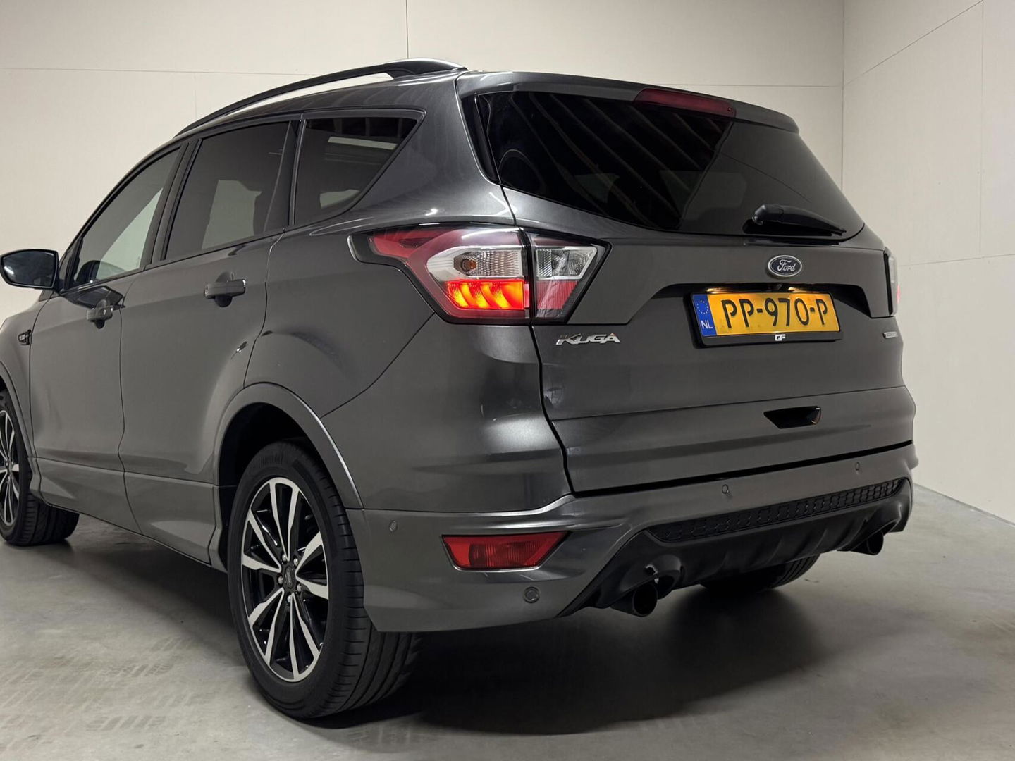 Ford Kuga 1.5 EcoBoost ST Line Pano Camera Carplay Winterpakket NAP