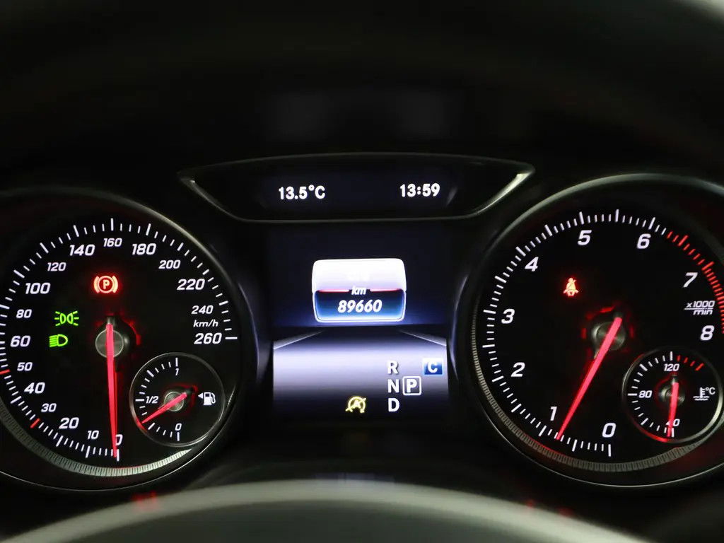 Mercedes-Benz A-Klasse 180 AMG Pano Camera Cruise Stoelver. NAP