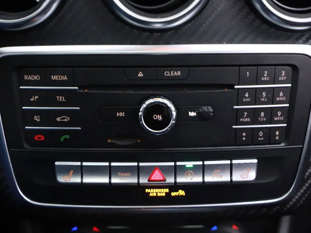 Mercedes-Benz A-Klasse 180 AMG Pano Camera Cruise Stoelver. NAP