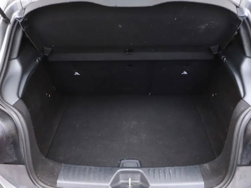 Mercedes-Benz A-Klasse 180 AMG Pano Camera Cruise Stoelver. NAP