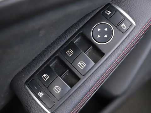 Mercedes-Benz A-Klasse 180 AMG Pano Camera Cruise Stoelver. NAP