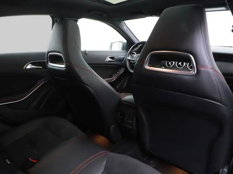 Mercedes-Benz A-Klasse 180 AMG Pano Camera Cruise Stoelver. NAP