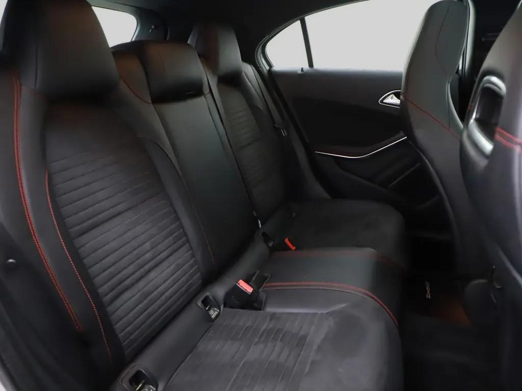 Mercedes-Benz A-Klasse 180 AMG Pano Camera Cruise Stoelver. NAP