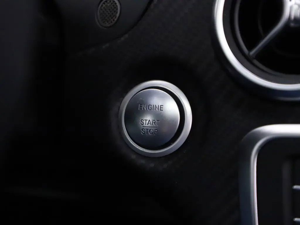 Mercedes-Benz A-Klasse 180 AMG Pano Camera Cruise Stoelver. NAP