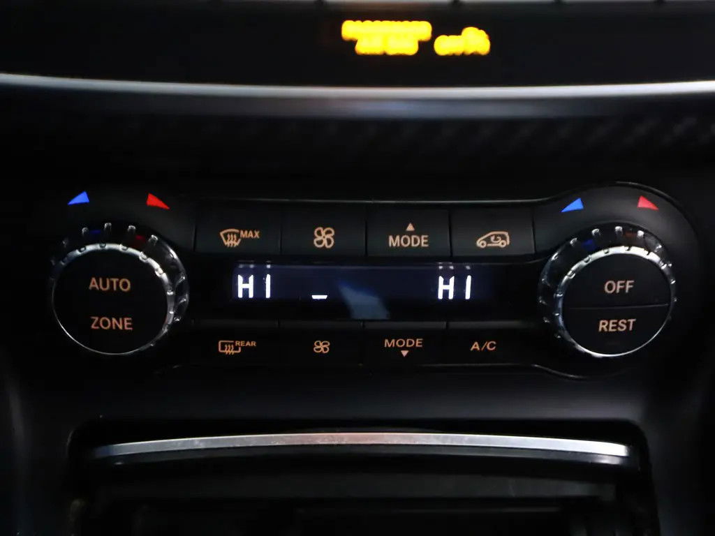 Mercedes-Benz A-Klasse 180 AMG Pano Camera Cruise Stoelver. NAP