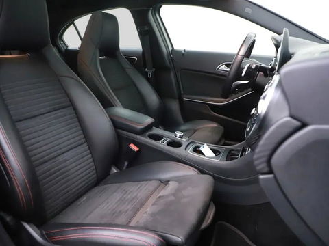 Mercedes-Benz A-Klasse 180 AMG Pano Camera Cruise Stoelver. NAP