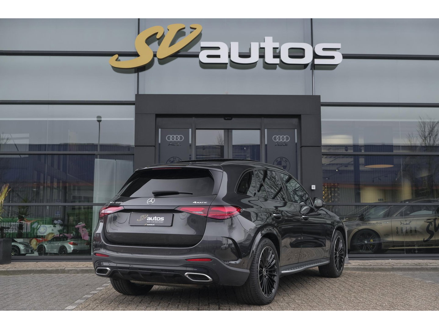 Mercedes-Benz GLC GLC400e 381pk AMG Panoramadak *BTW* Luchtvering 4-wielbesturing Burmester3d Stoelkoeling Night pakket 20" LMV BOMVOL!!!