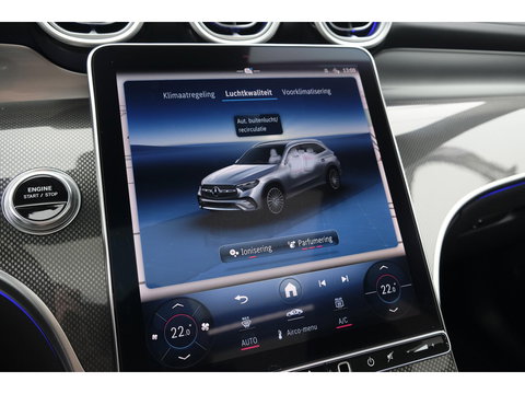 Mercedes-Benz GLC GLC400e 381pk AMG Panoramadak *BTW* Luchtvering 4-wielbesturing Burmester3d Stoelkoeling Night pakket 20" LMV BOMVOL!!!