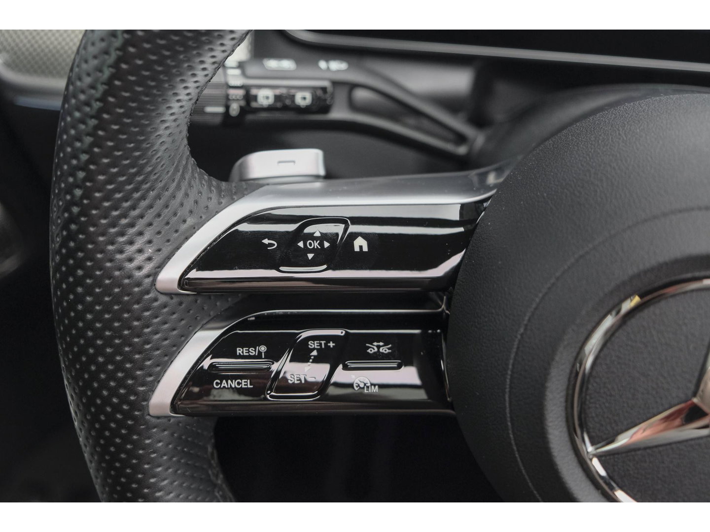 Mercedes-Benz GLC GLC400e 381pk AMG Panoramadak *BTW* Luchtvering 4-wielbesturing Burmester3d Stoelkoeling Night pakket 20" LMV BOMVOL!!!