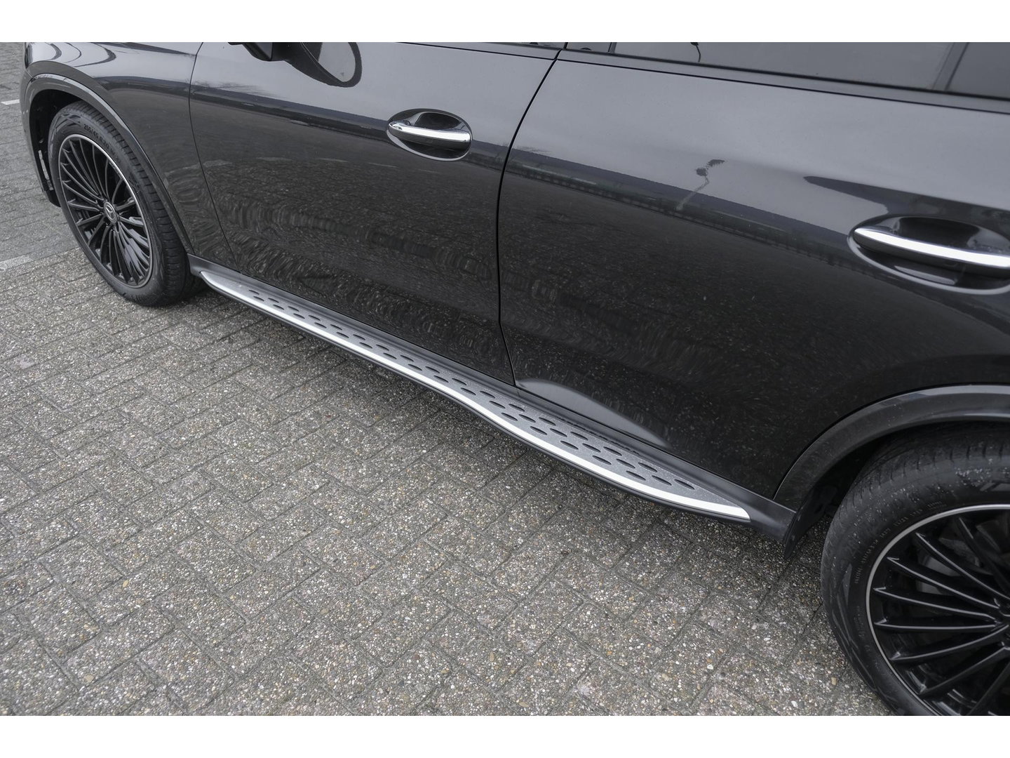 Mercedes-Benz GLC GLC400e 381pk AMG Panoramadak *BTW* Luchtvering 4-wielbesturing Burmester3d Stoelkoeling Night pakket 20" LMV BOMVOL!!!