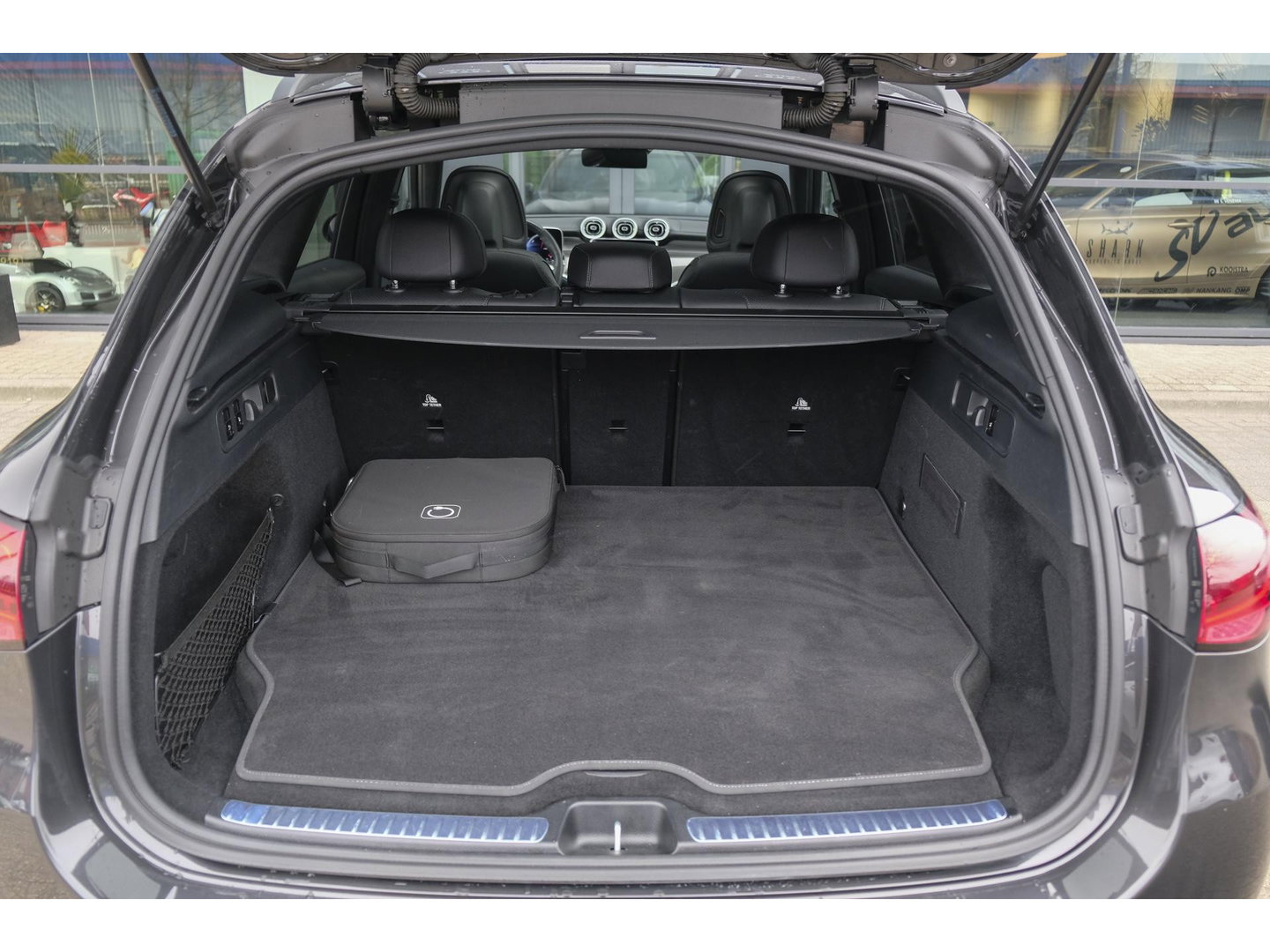 Mercedes-Benz GLC GLC400e 381pk AMG Panoramadak *BTW* Luchtvering 4-wielbesturing Burmester3d Stoelkoeling Night pakket 20" LMV BOMVOL!!!