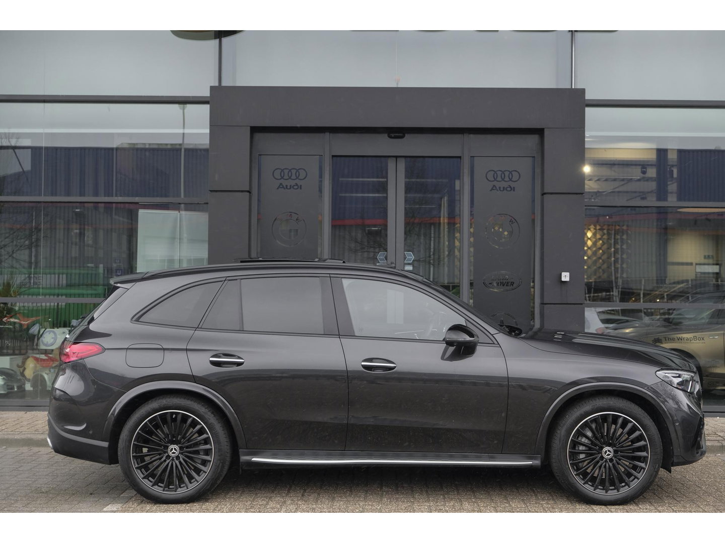 Mercedes-Benz GLC GLC400e 381pk AMG Panoramadak *BTW* Luchtvering 4-wielbesturing Burmester3d Stoelkoeling Night pakket 20" LMV BOMVOL!!!