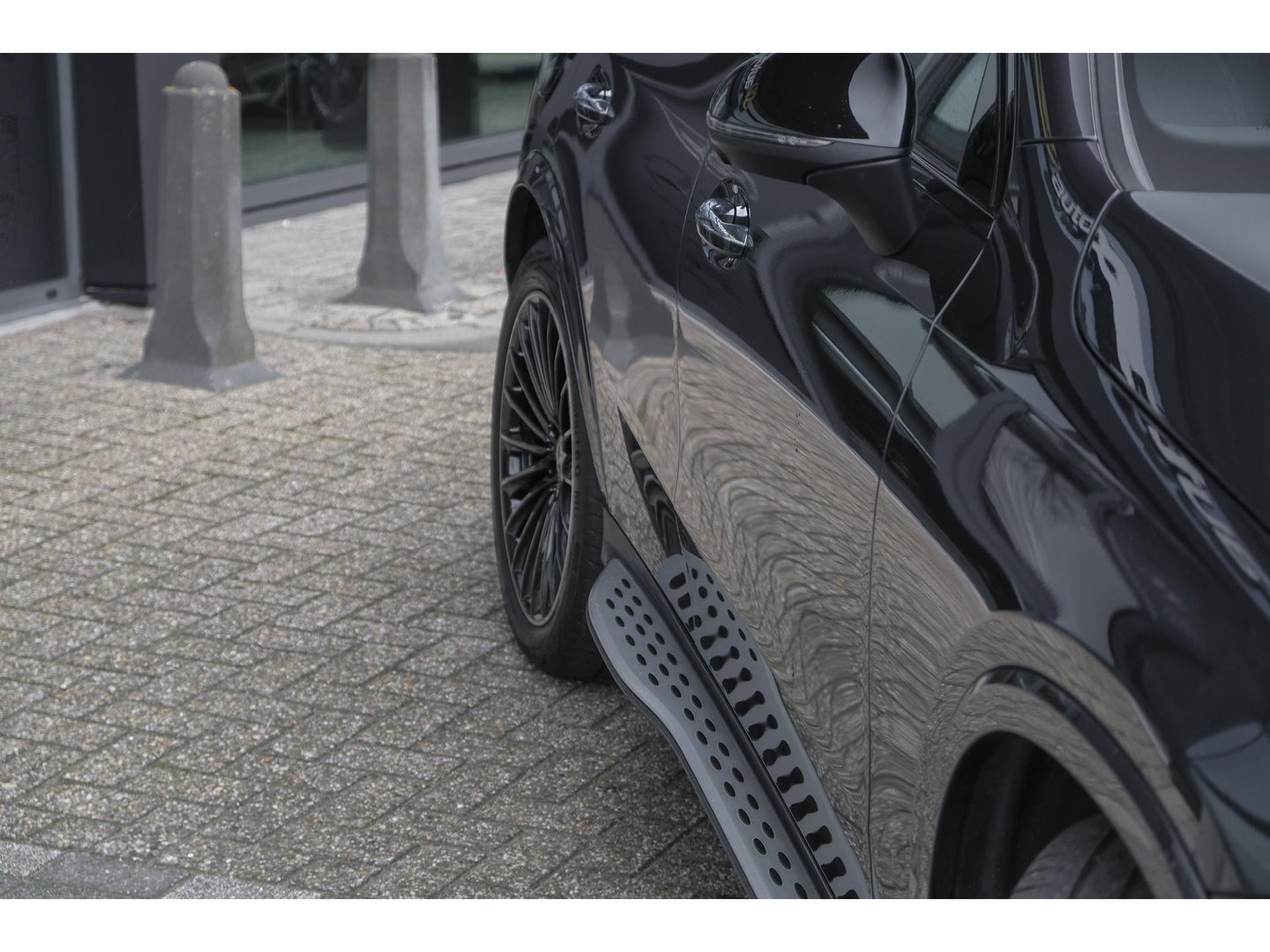 Mercedes-Benz GLC GLC400e 381pk AMG Panoramadak *BTW* Luchtvering 4-wielbesturing Burmester3d Stoelkoeling Night pakket 20" LMV BOMVOL!!!