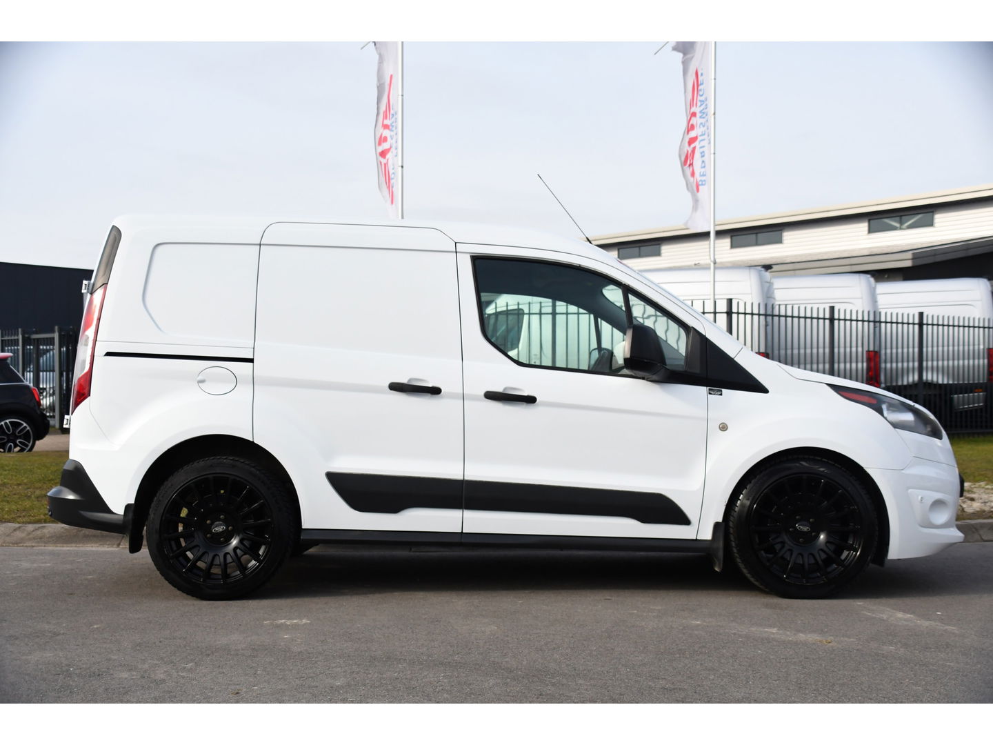 Ford Transit Connect 1.5 TDCI L1 PB Edition Cruise, 120pk, sensoren, Stoelverwarming, Trekhaak, Automaat, 3 zits, Airco, Uniek!