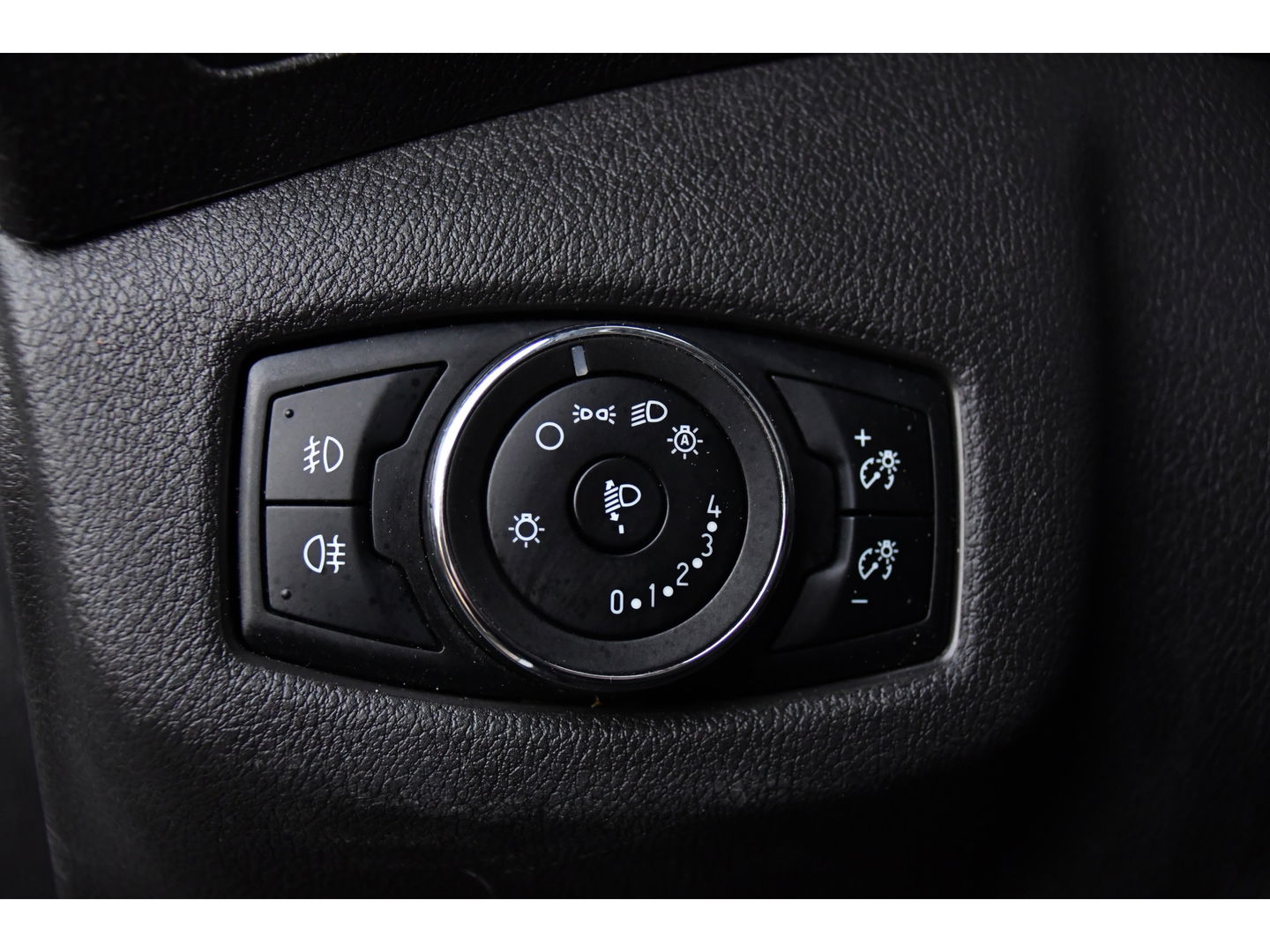 Ford Transit Connect 1.5 TDCI L1 PB Edition Cruise, 120pk, sensoren, Stoelverwarming, Trekhaak, Automaat, 3 zits, Airco, Uniek!