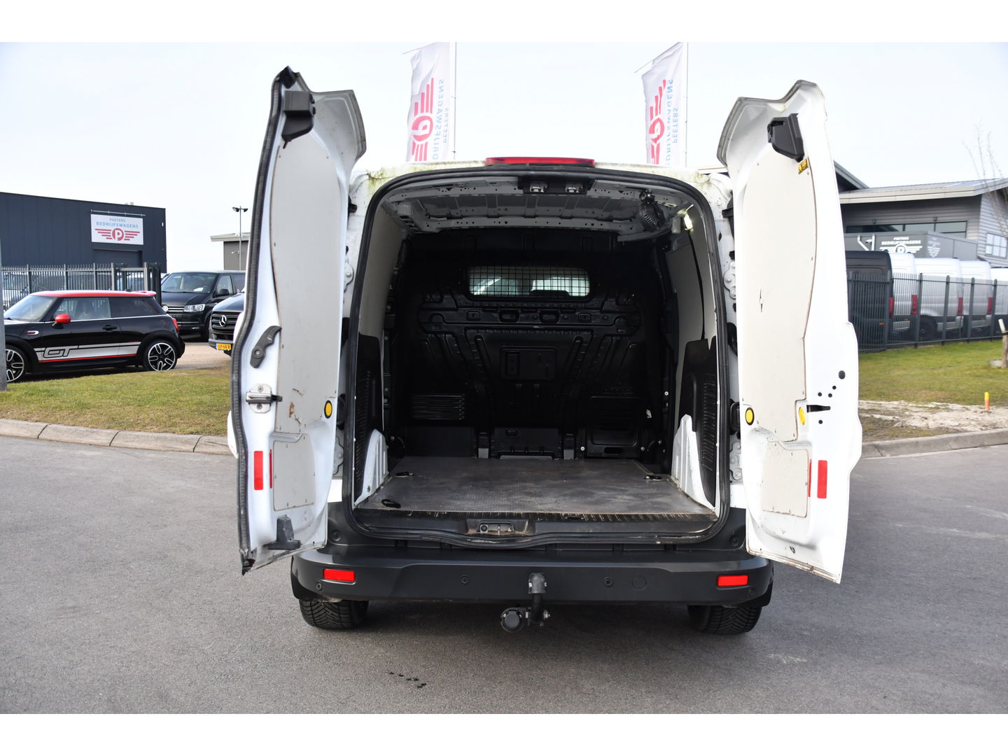 Ford Transit Connect 1.5 TDCI L1 PB Edition Cruise, 120pk, sensoren, Stoelverwarming, Trekhaak, Automaat, 3 zits, Airco, Uniek!
