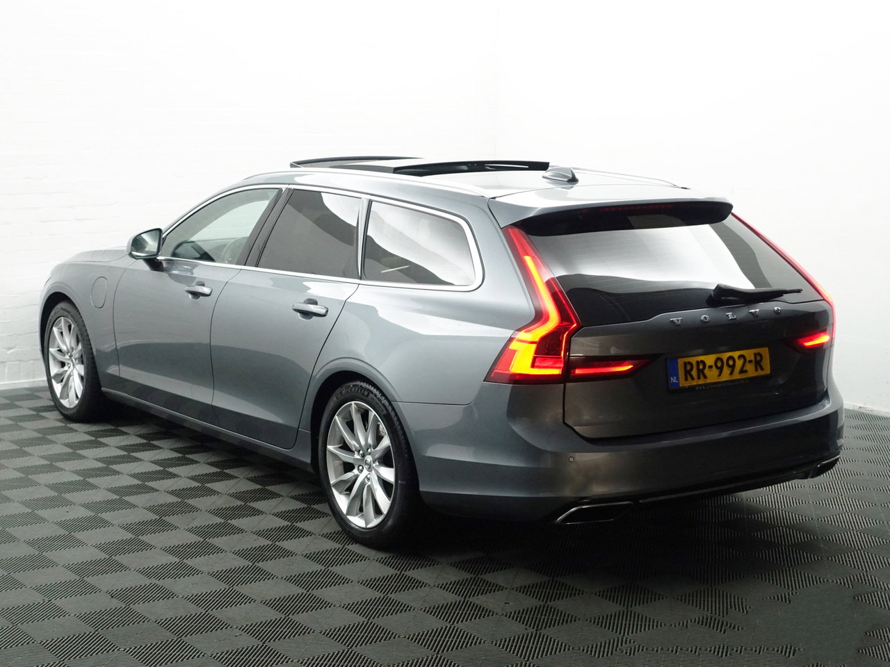 Volvo V90