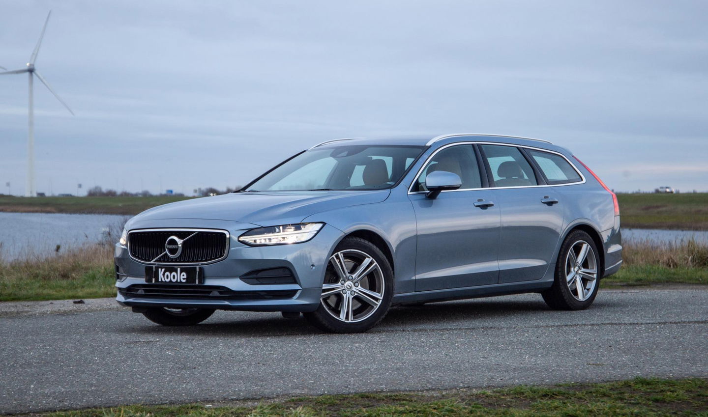 Volvo V90 2.0 T5 Momentum LEER / CARPLAY / ADAPTIVE CRUISE  / STOELVERWAMING / NAVI
