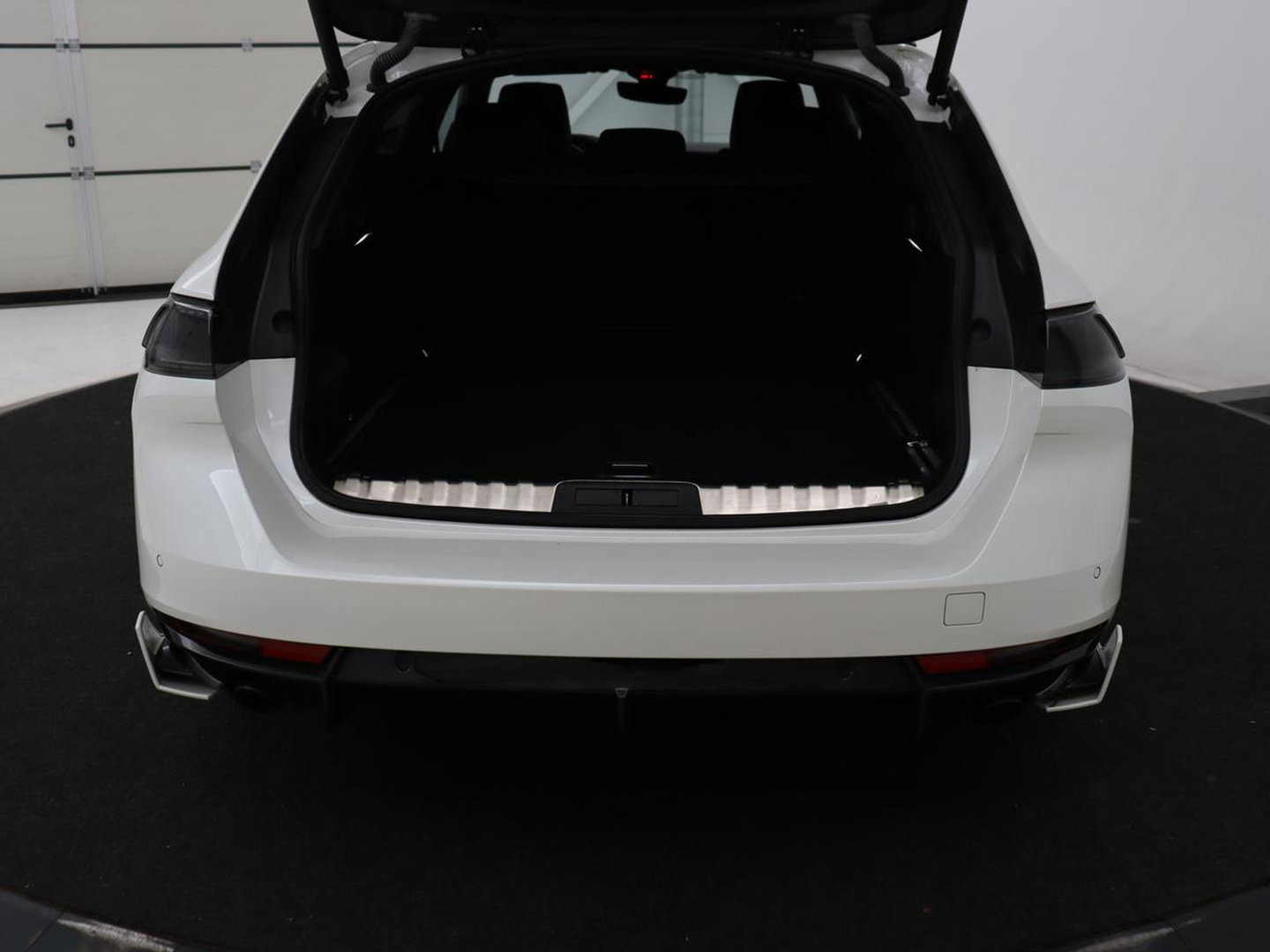 Peugeot 508 1.6 HYbrid Peugeot Sport Engineered | SOH 92% | 360pk | Panoramadak | Alcantara | Focal Sound | Stoelverwarming | 360 Camera | Massage | Memory | Sfeerverlichting | Adaptive cruise | PSE | PHEV | Plug In