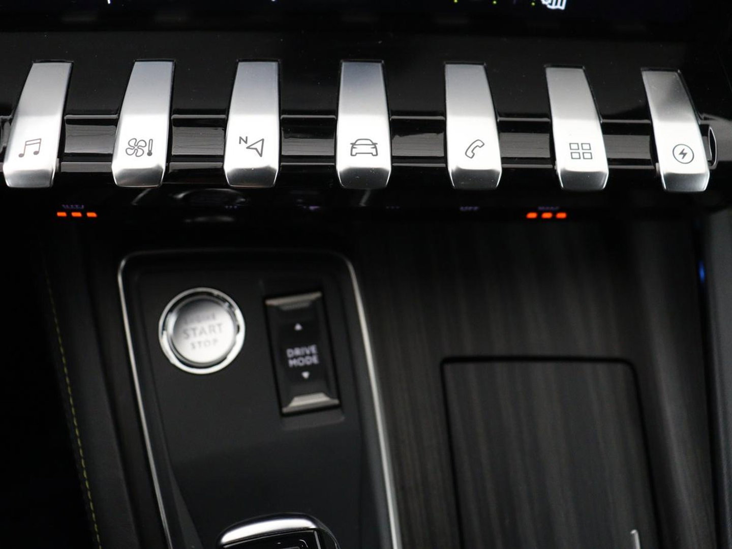 Peugeot 508 1.6 HYbrid Peugeot Sport Engineered | SOH 92% | 360pk | Panoramadak | Alcantara | Focal Sound | Stoelverwarming | 360 Camera | Massage | Memory | Sfeerverlichting | Adaptive cruise | PSE | PHEV | Plug In